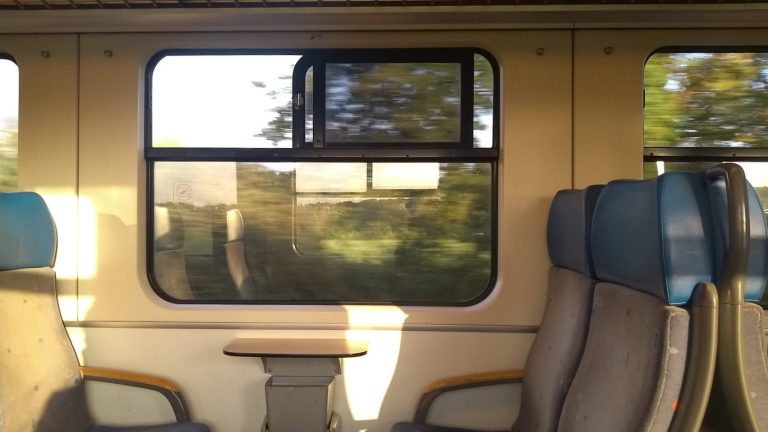 Mondkapje niet verplicht voor mensen met EMB in openbaar vervoer